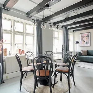 Unique 2 Bedroom Duplex W Exposed Beams In Cph Lejlighed